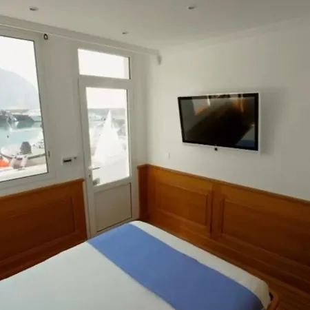 Seaside Serenity, Portside إز