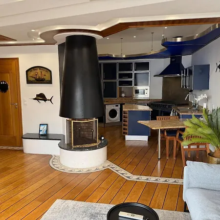 Seaside Serenity, Portside