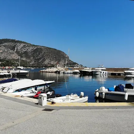 Seaside Serenity, Portside إز