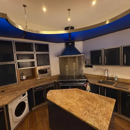 Seaside Serenity, Portside شقة