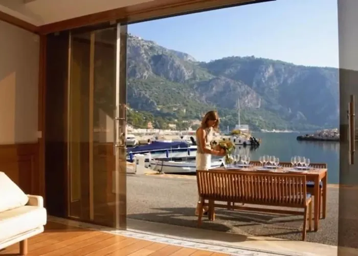 Seaside Serenity, Portside *