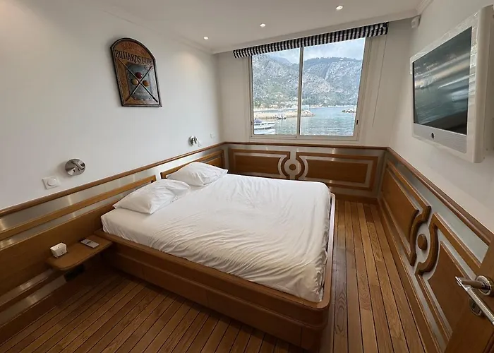 Seaside Serenity, Portside *