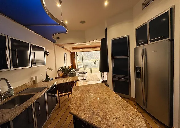 Seaside Serenity, Portside Apartamento Èze