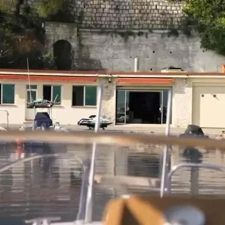 Seaside Serenity, Portside Èze