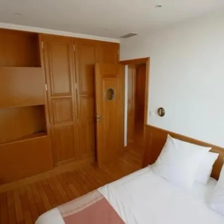 Seaside Serenity, Portside * Èze