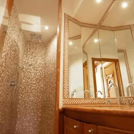 Seaside Serenity, Portside * Èze