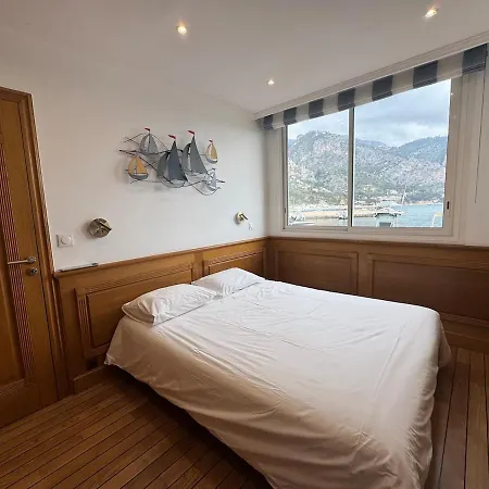 Seaside Serenity, Portside