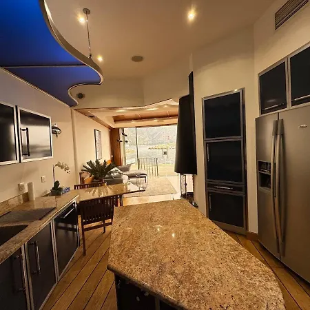 Seaside Serenity, Portside דירה אזה